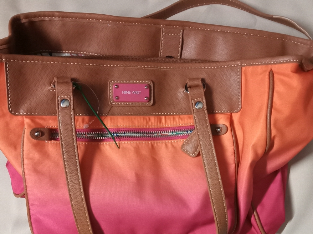Handbag - Picture 3 of 6